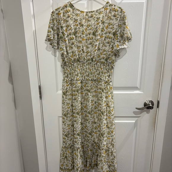 Max Studio Flounce Sleeve V Neck Dress - Picture 7 of 10